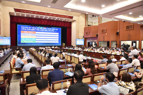 Chuyển đổi số giáo dục: Giáo viên và học sinh phải ở vị trí trung tâm