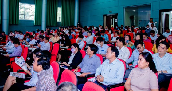 Hơn&nbsp;200 thầy cô giáo đang giảng dạy tại cả trường trên địa bàn TP Đà Nẵng đến tham dự hội thảo